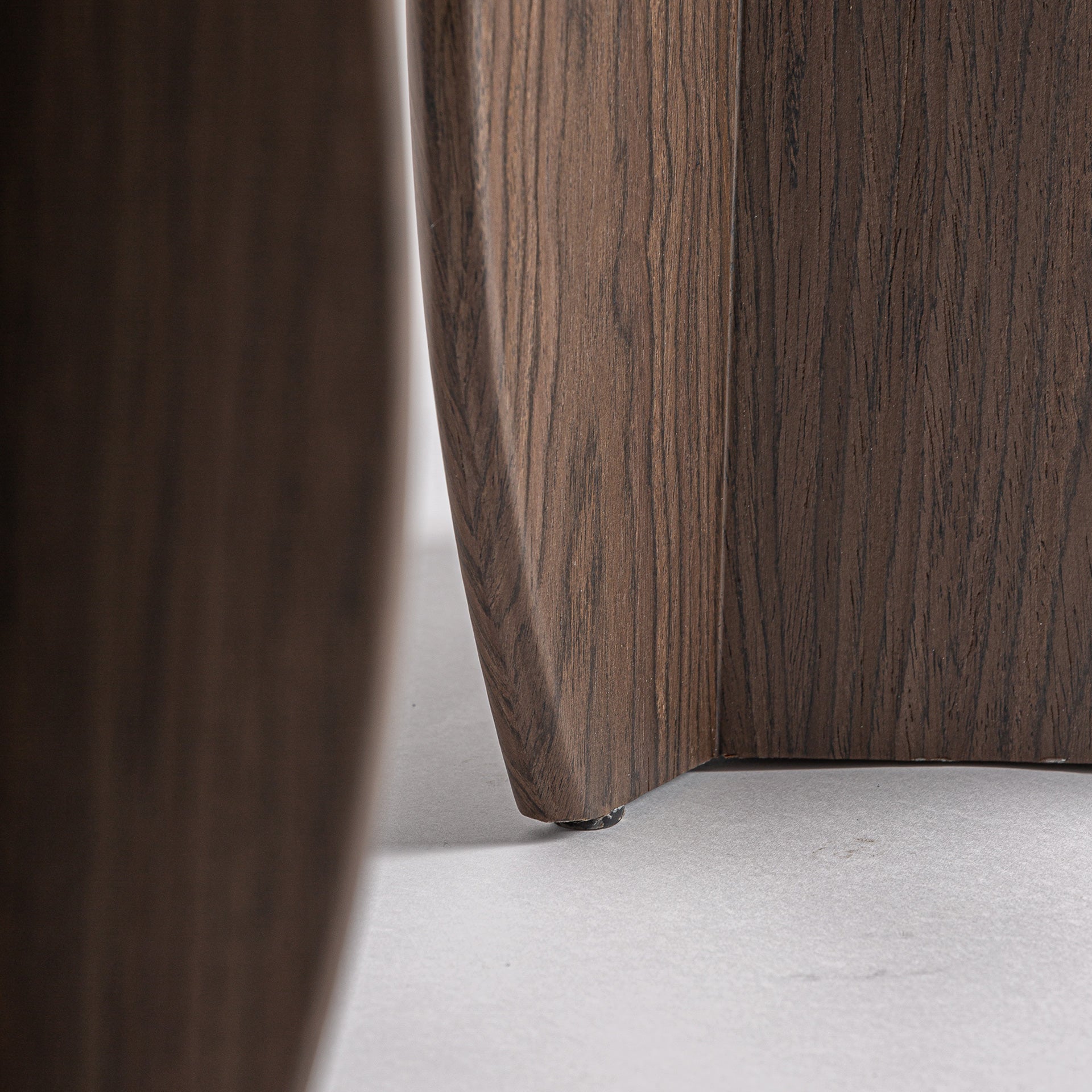 The Arko Console Table — contemporary console table in engineered wood with veneer finish from Laiyahome