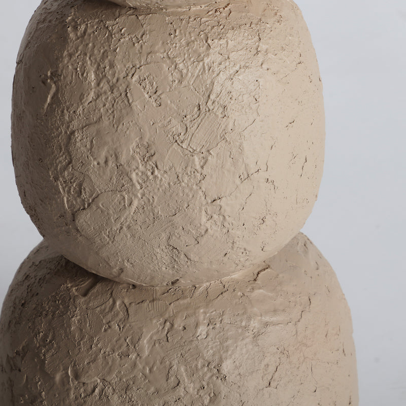 GLOBA TABLE LAMP in a modern interior setting