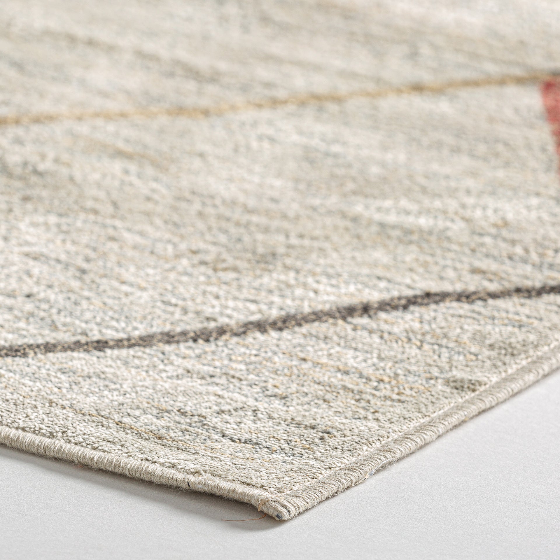 The Kadra Carpet — contemporary rug in high-performance polyester from Laiyahome